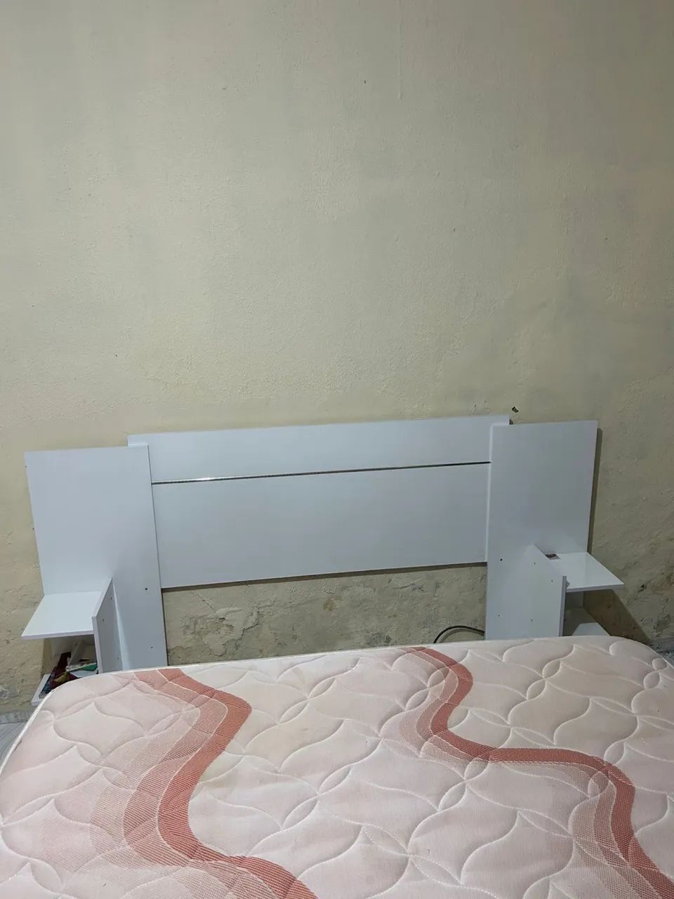 Cabeceira da cama gruem 