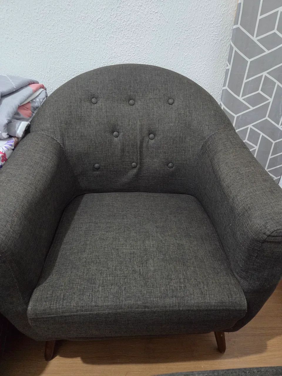 Poltrona de tecido marrom - Foto 2