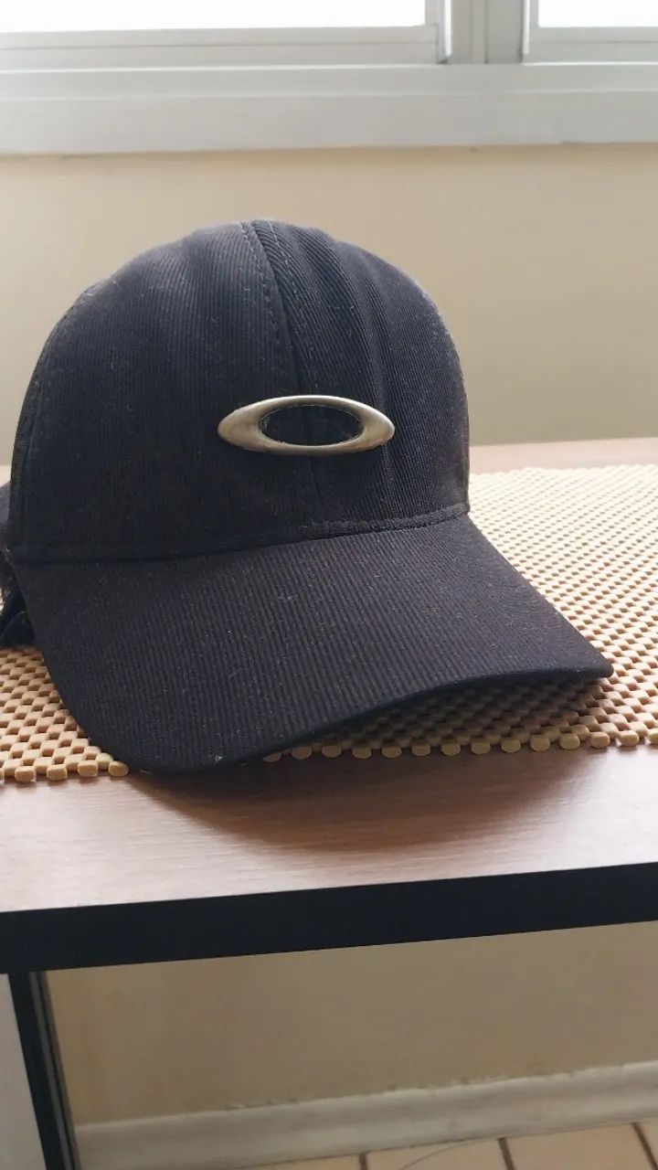 BONÉ OAKLEY 