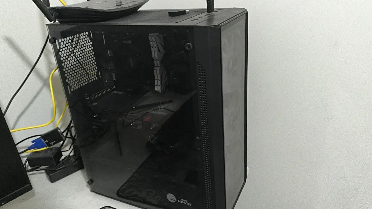 Computador Gamer + dois monitores e teclado