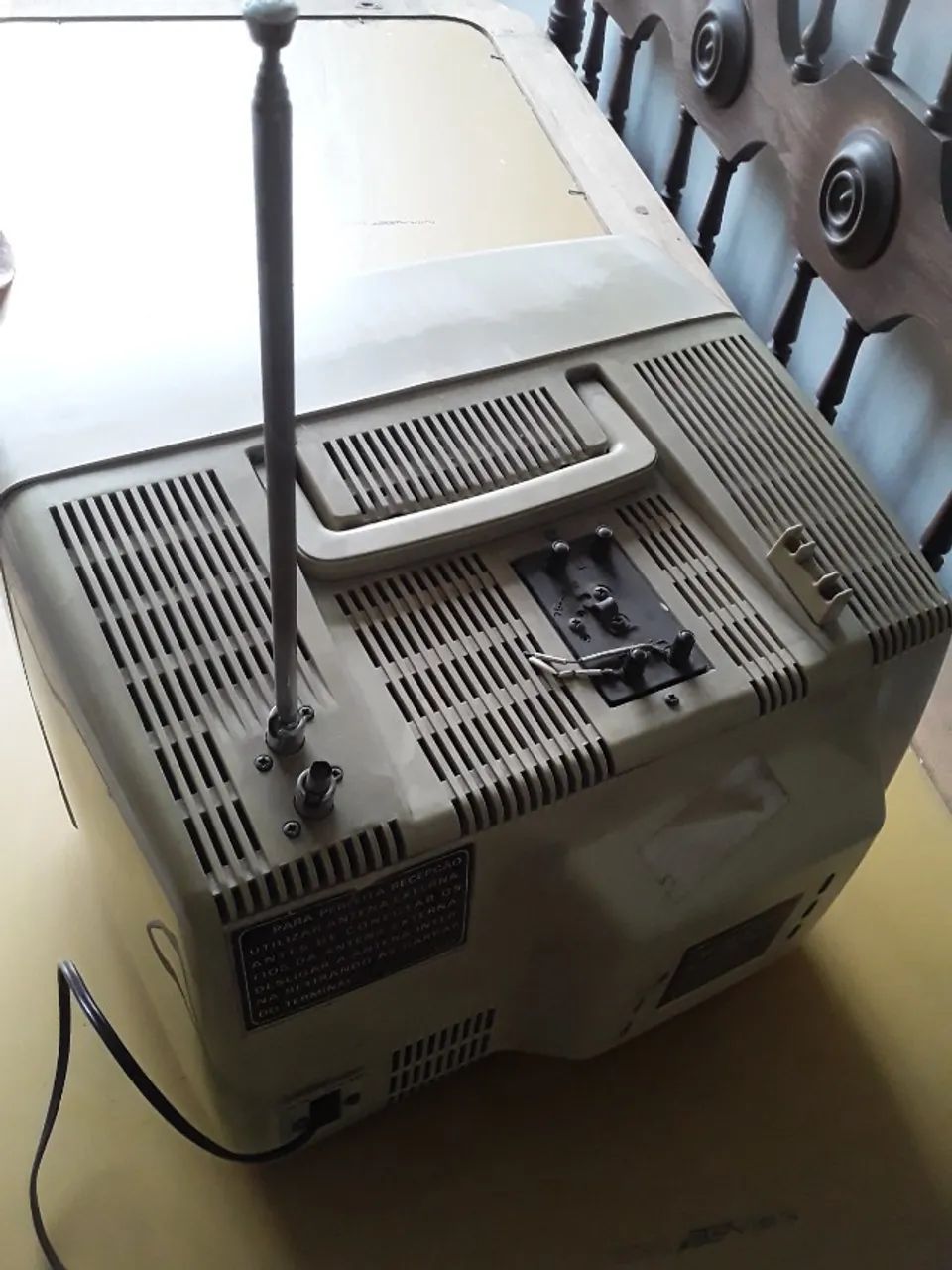 TV Semp Toshiba 10 polegadas de tubo (anos 80) funcionando. - Foto 4