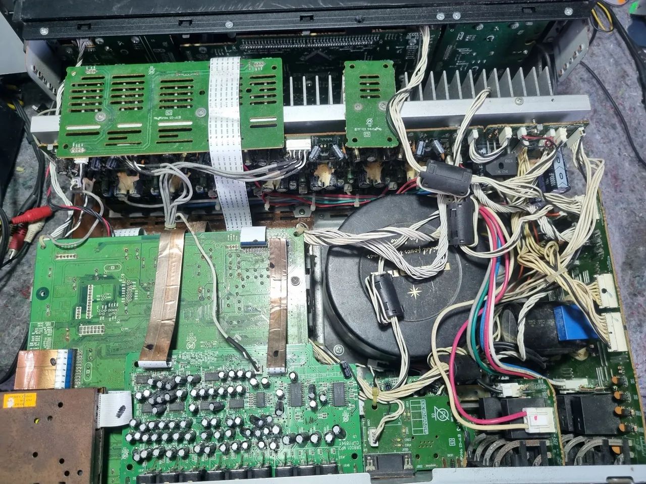 Receiver Marantz Modelo Sr 8001 127V, Não Funcionar  não tem controle Remoto  - Foto 3