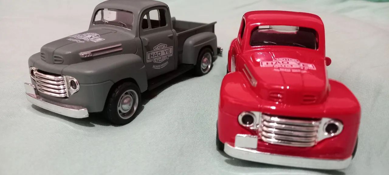 Miniatura brinquedo caminhão antigo
