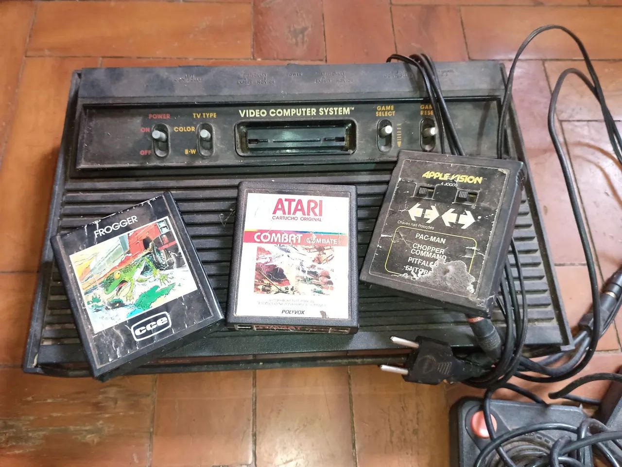 Atari 2600 com 2 controles e 3 jogos funcionando - Foto 3