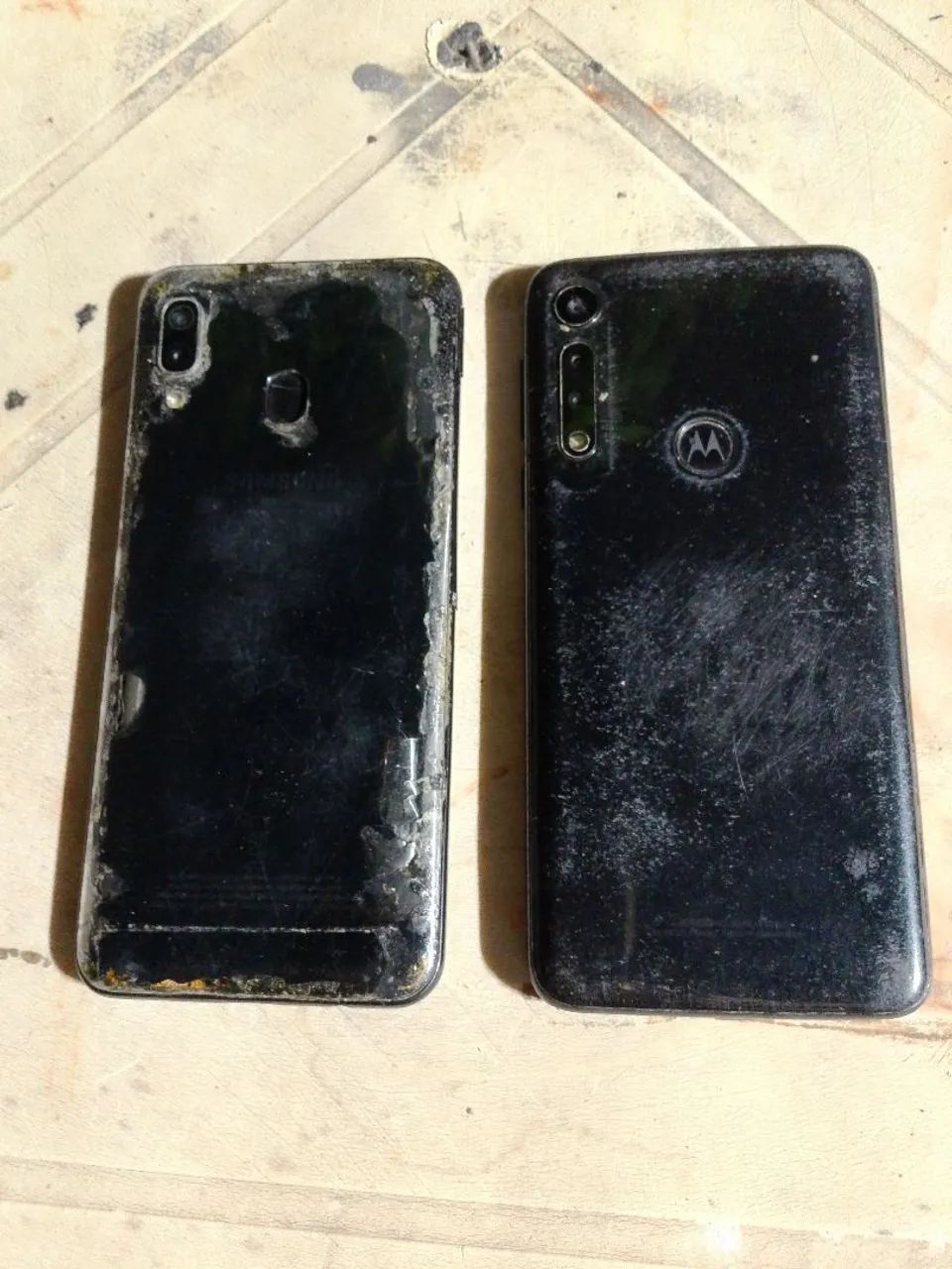 ((02)) celulares com tela quebrada SAMSUNG e MOTOROLA 