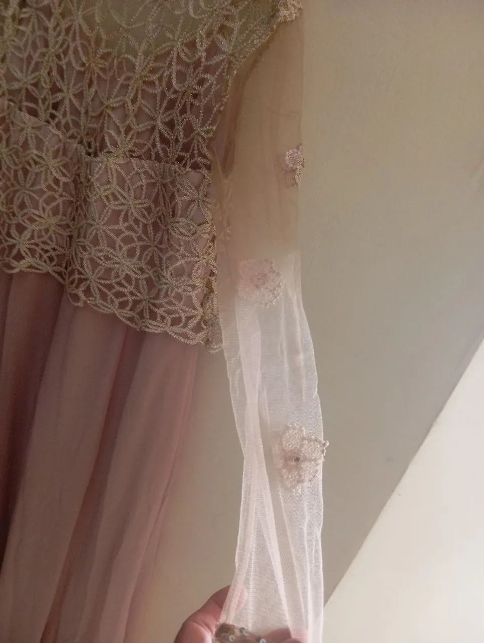 Vestido de festa bege com dourado - Foto 5