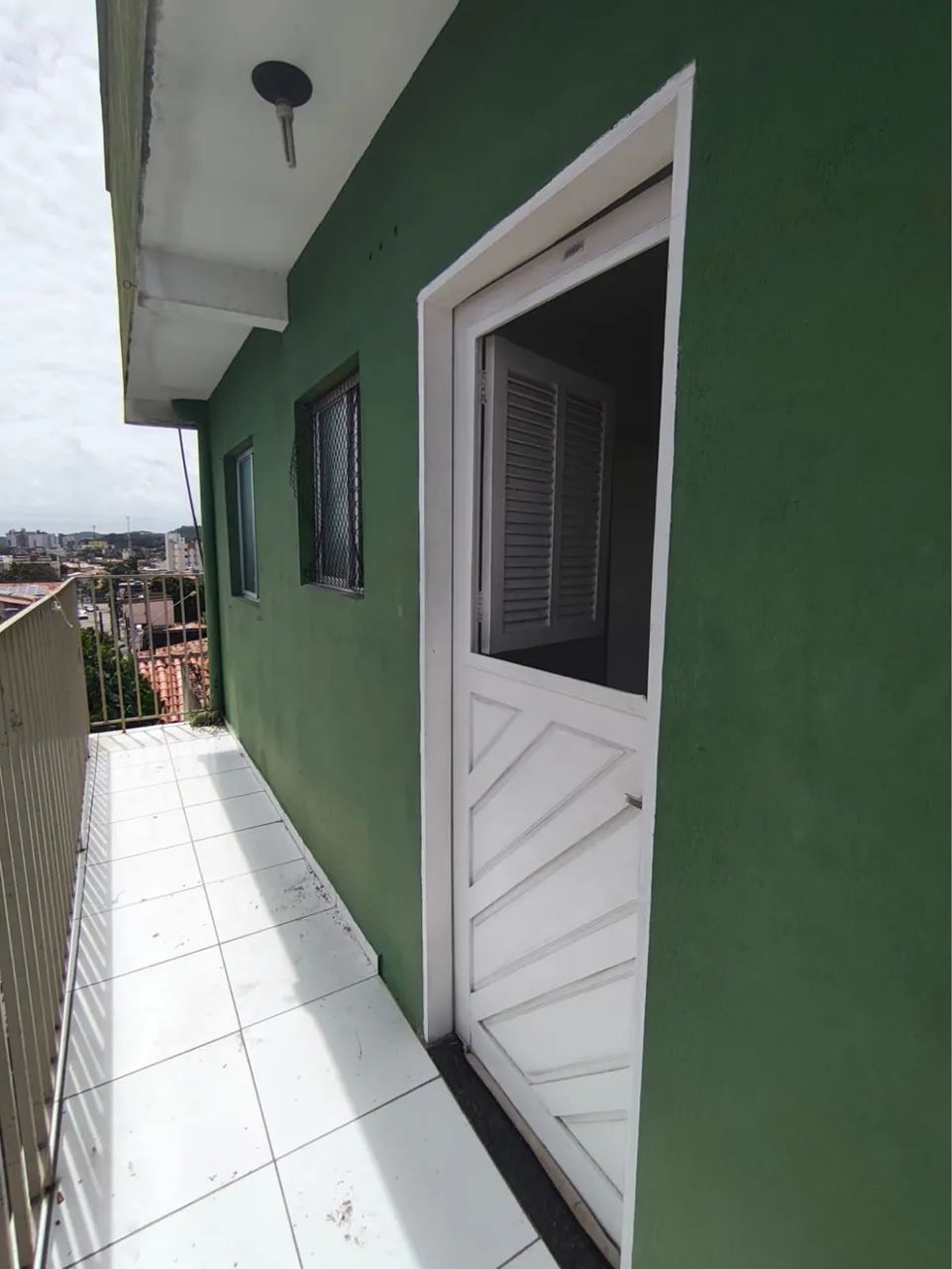 Flet com dois quarto , sala ,cozinha , banheiro e varanda  - Foto 2