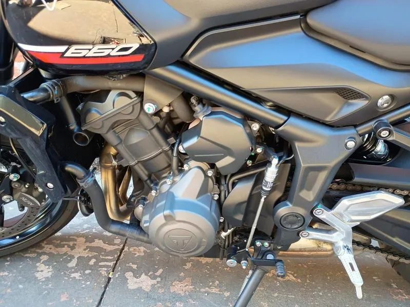 TRIUMPH TRIDENT 660 2025