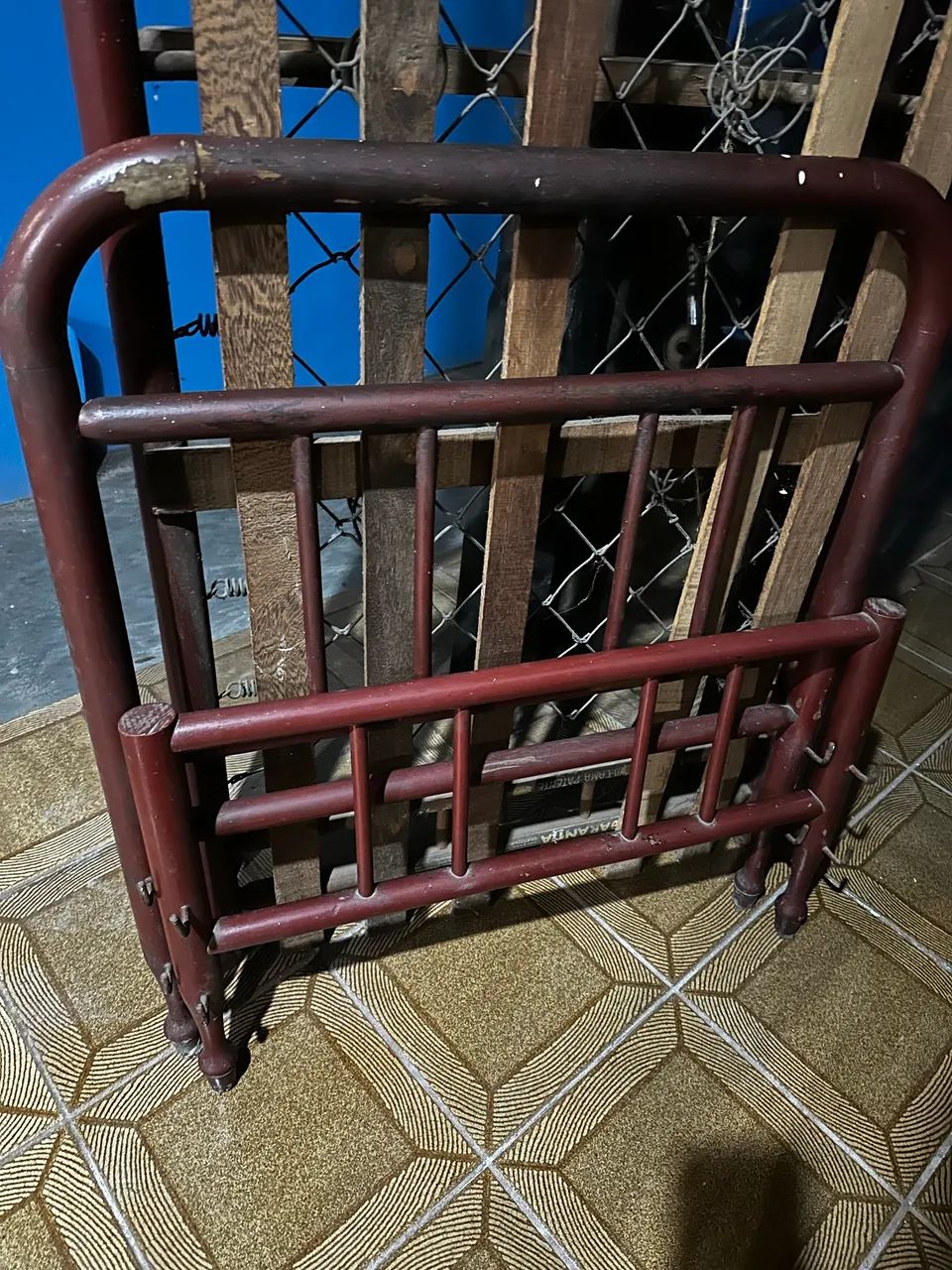 Cama em madeira antiga  - Foto 3