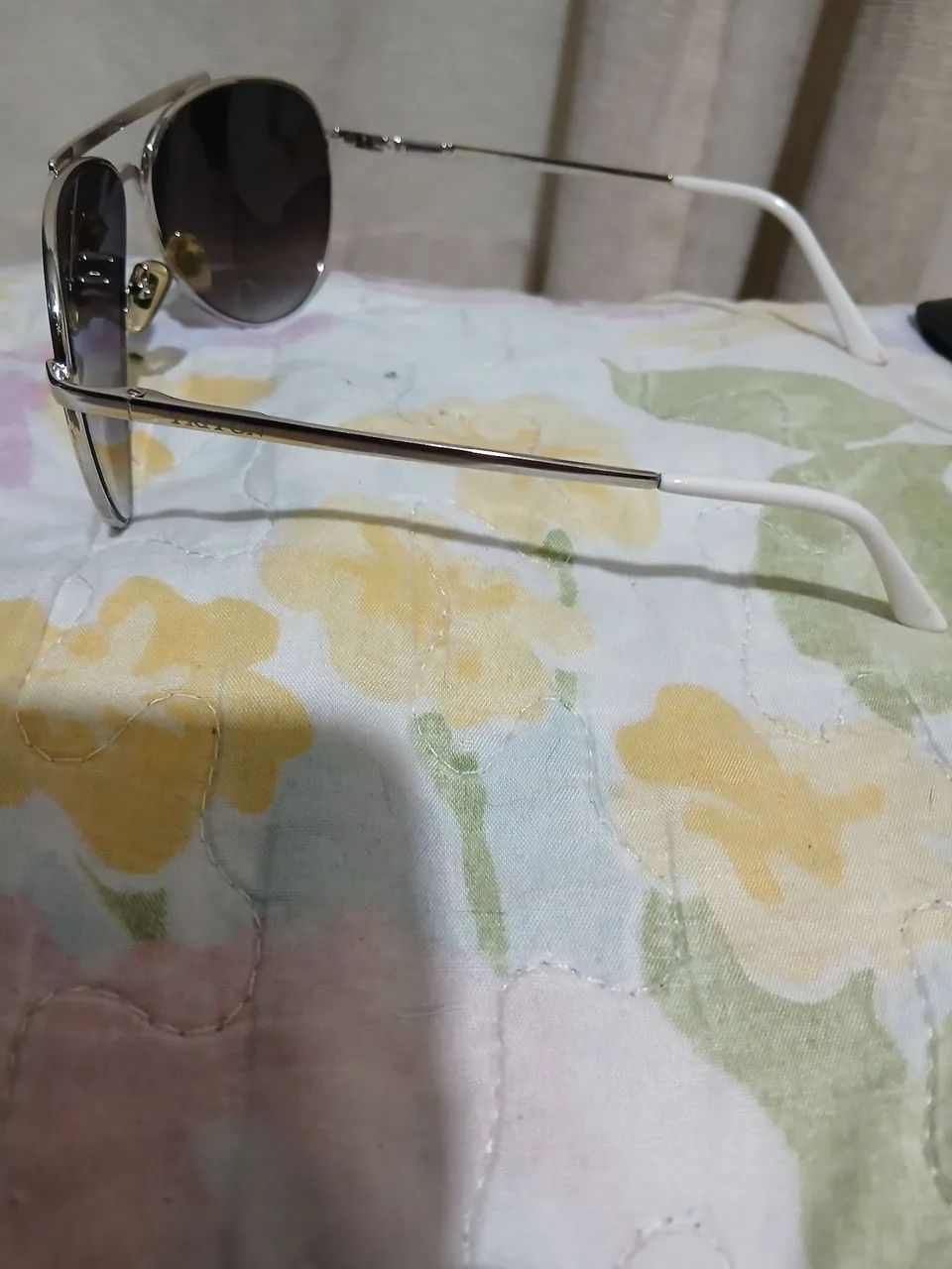 Óculos de Sol Triton Eyewear Aviador Clássico - Branco e Dourado em ótimo estado  - Foto 5