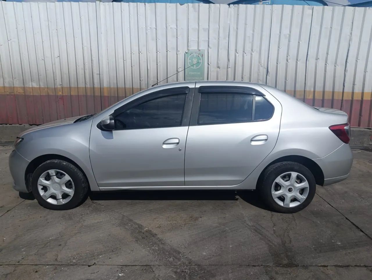 Renault Logan Expression Hi-flex 1.6 8V 4P 2016 - Foto 4