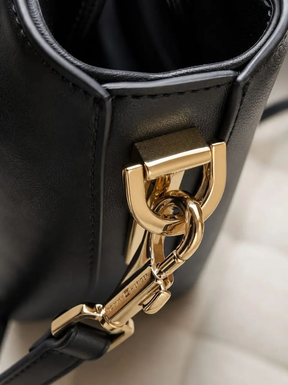Bolsa Tommy Hilfiger Original Preta - Nunca Usada com Etiquetaa - Foto 3