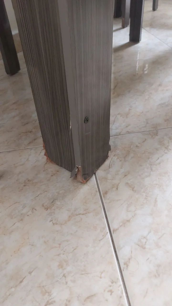 Mesa com quatro cadeiras  - Foto 4