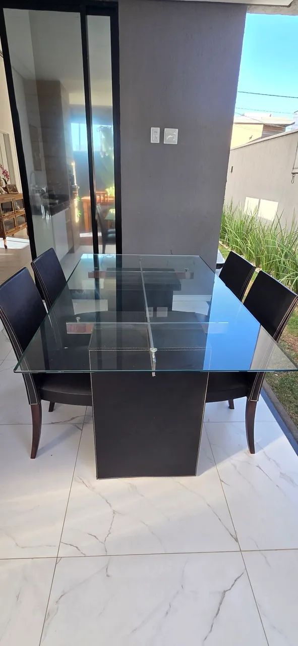 Mesa em couro preto novinha - Foto 2