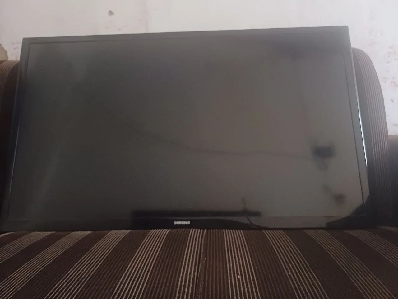 Tv 32.polegadas para retirada de peças pega so a voz