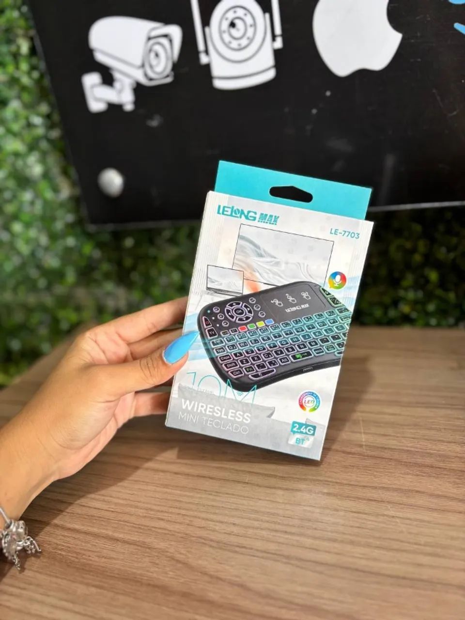 Mini Teclado/Controle Bluetooth com Microfone Lelong Max LE-7703
