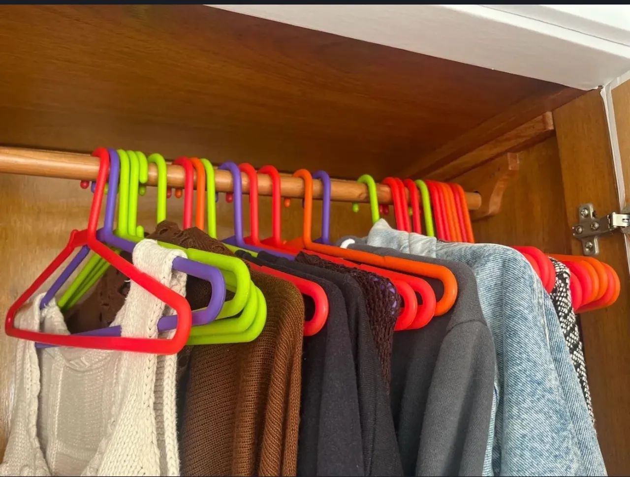 cabides coloridos tok stok - Foto 2