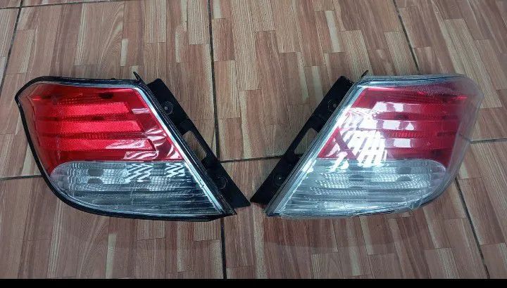 Lanternas traseiras do prisma, ano 2016 e 2017, São original.