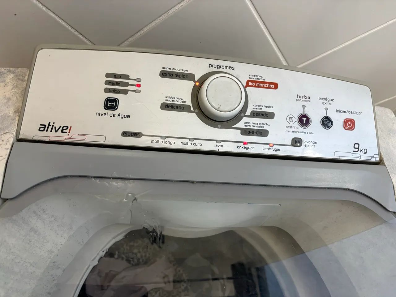 Maquina de lavar funcionando