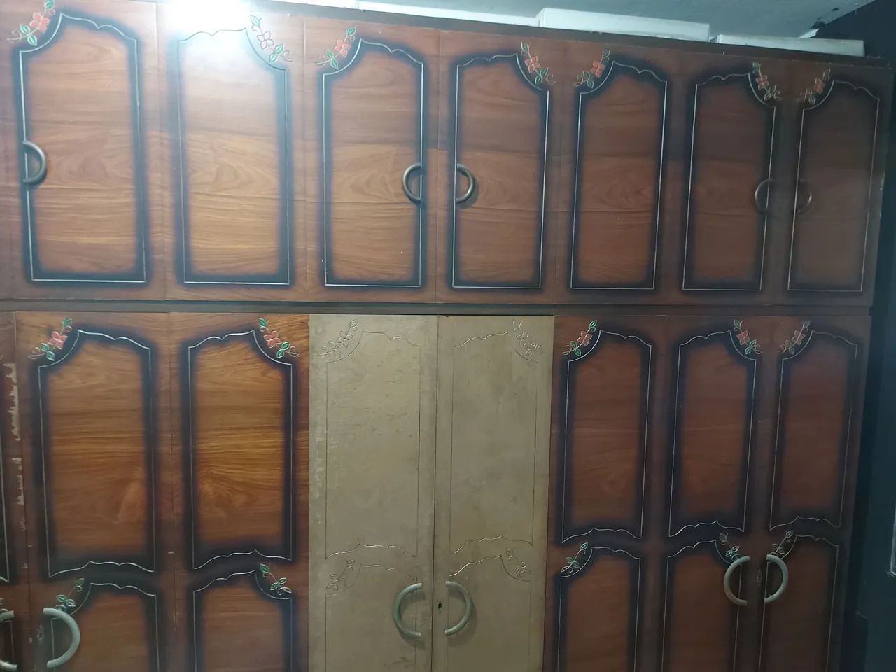 Guarda roupas 6 portas de 50 anos - Foto 2