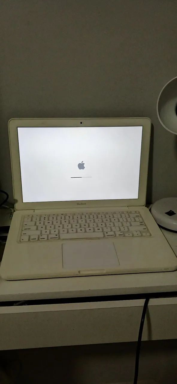 MacBook White Late, 2009 - Foto 2