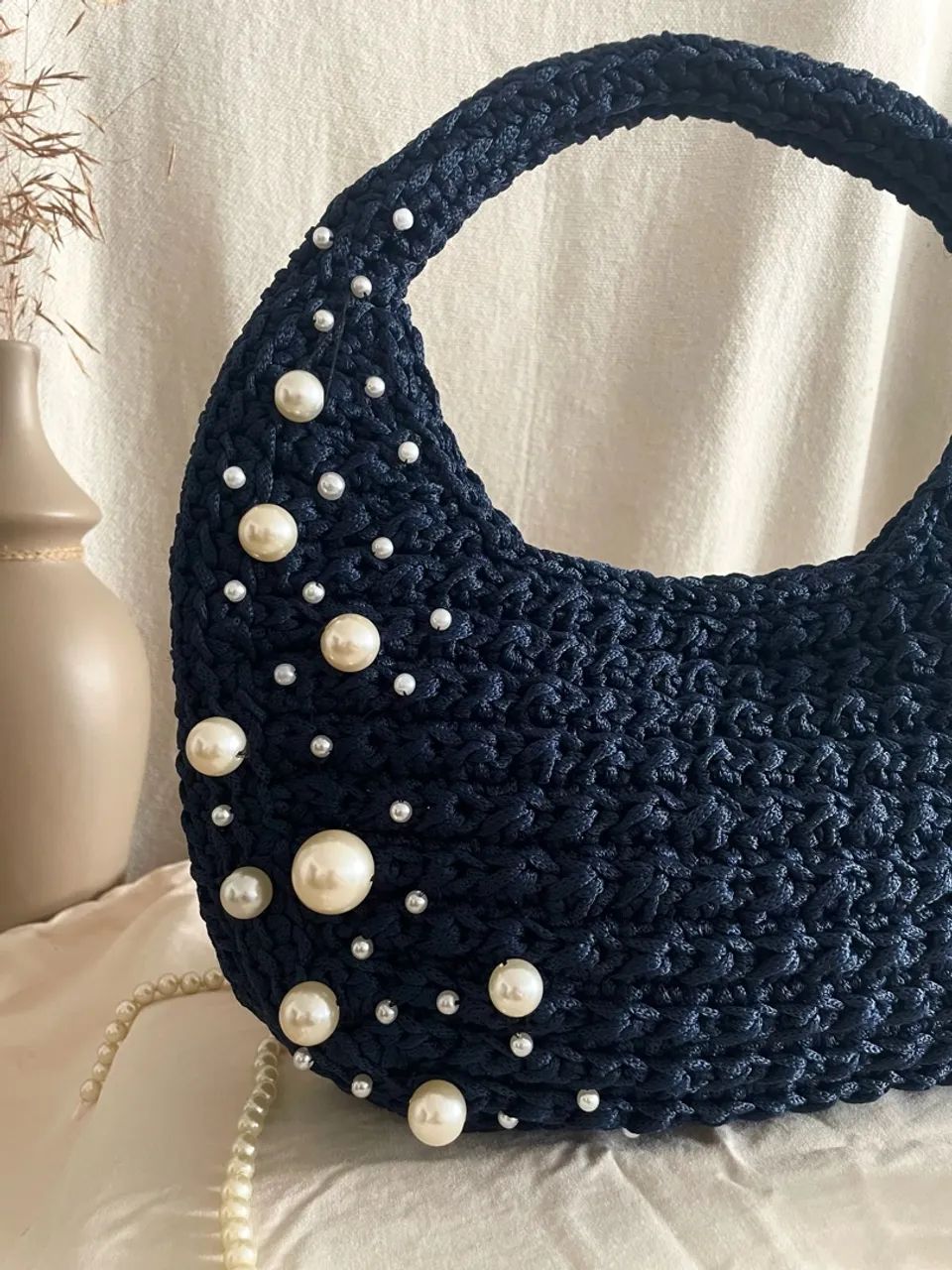bolsa de festa em crochê com pérolas - Foto 2