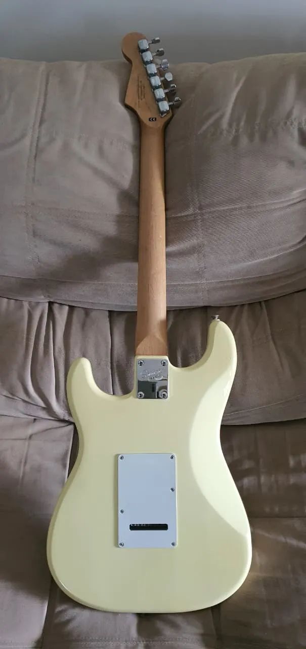 Guitarra Fender Squier Bullet Strat Lr Hss Arctic Branca
