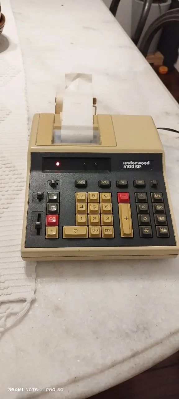 Calculadora de mesa Underwood 