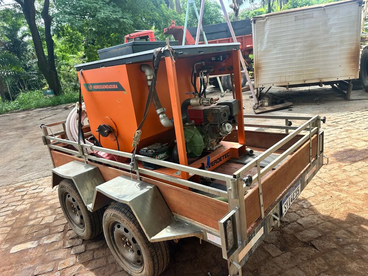 Aplicador Hidrossemeadura e grama líquida 