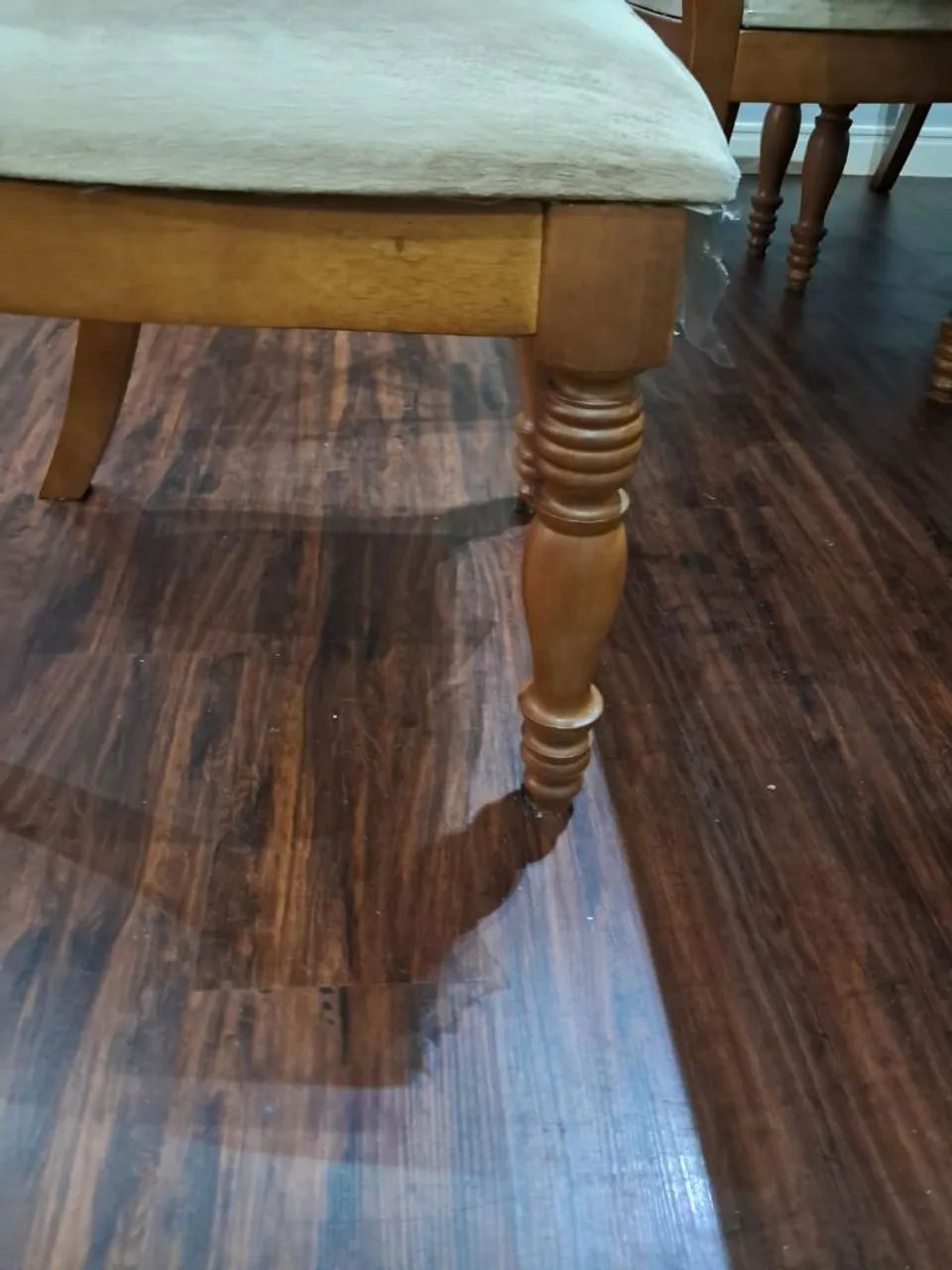 Mesa de jantar madeira maciça com 6 cadeiras - Foto 3