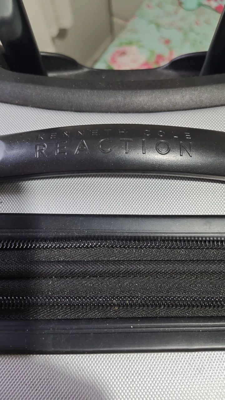 Mala de viagem rígida Kenneth cole Tam " GG"  - Foto 4