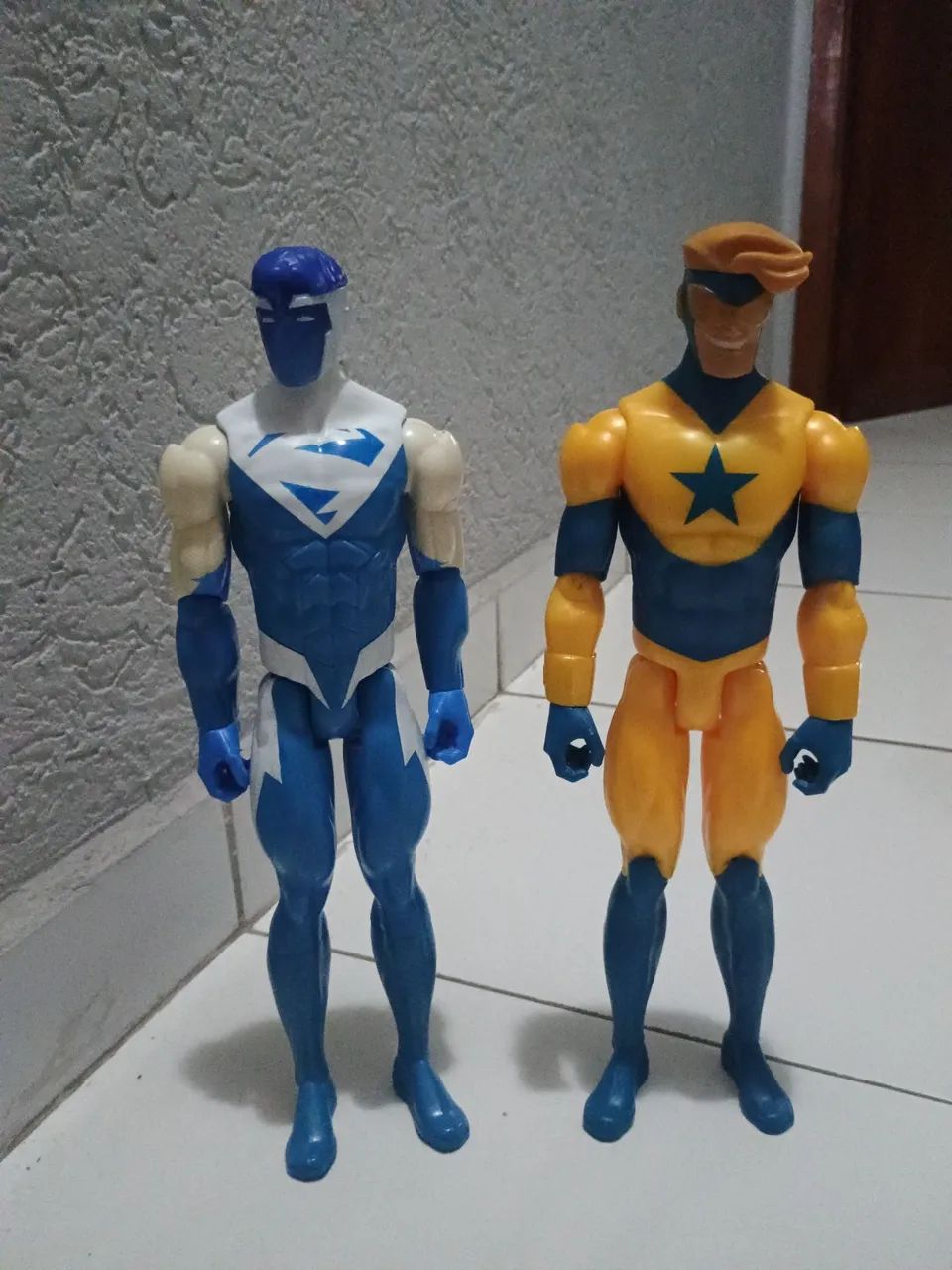 Super Man Elétrico e Gladiador Dourado DC comis