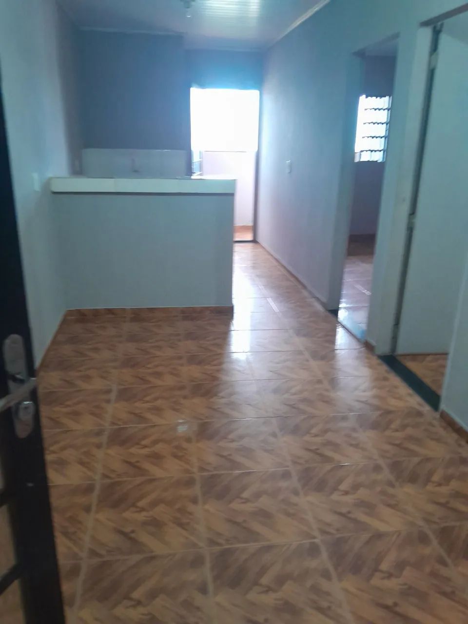 Alugo apartamento de 2 quarto