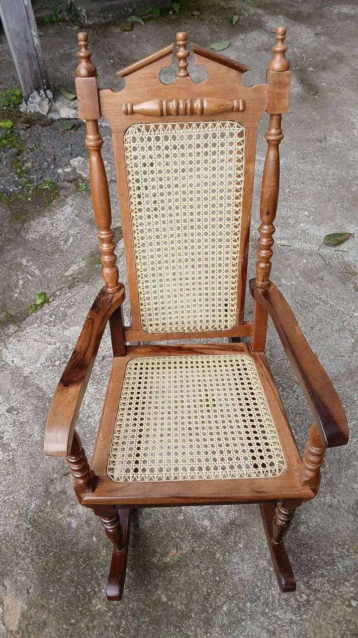 Cadeira de balanço antiga 