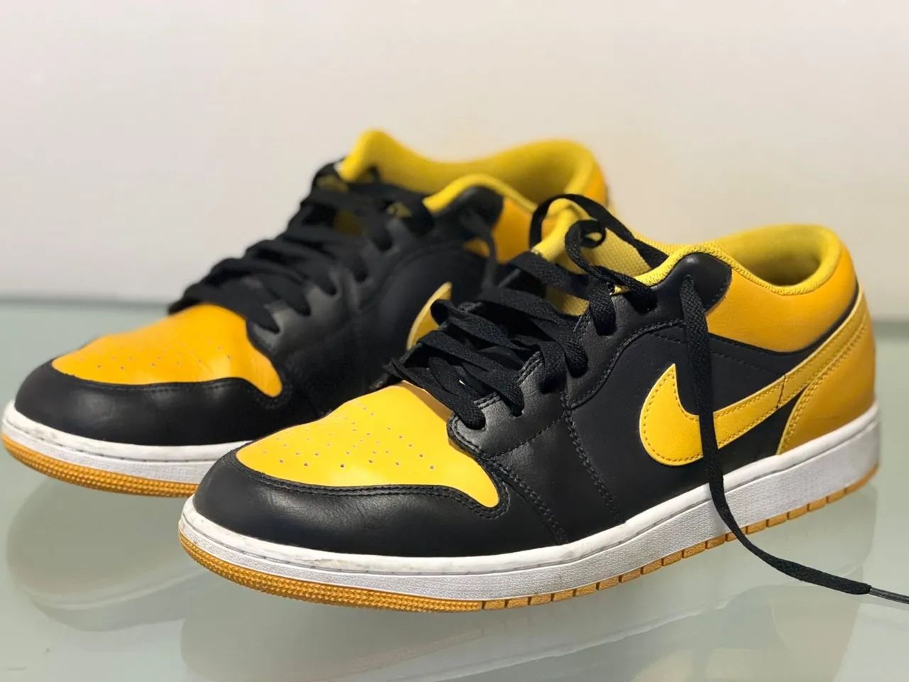 Tênis Air Jordan 1 Low black yellow - Foto 3