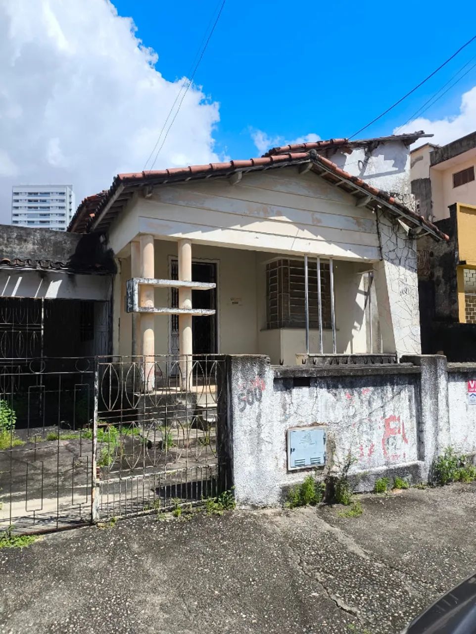 Casa  plana solta com três quartos - bairro De Fátima -156m²