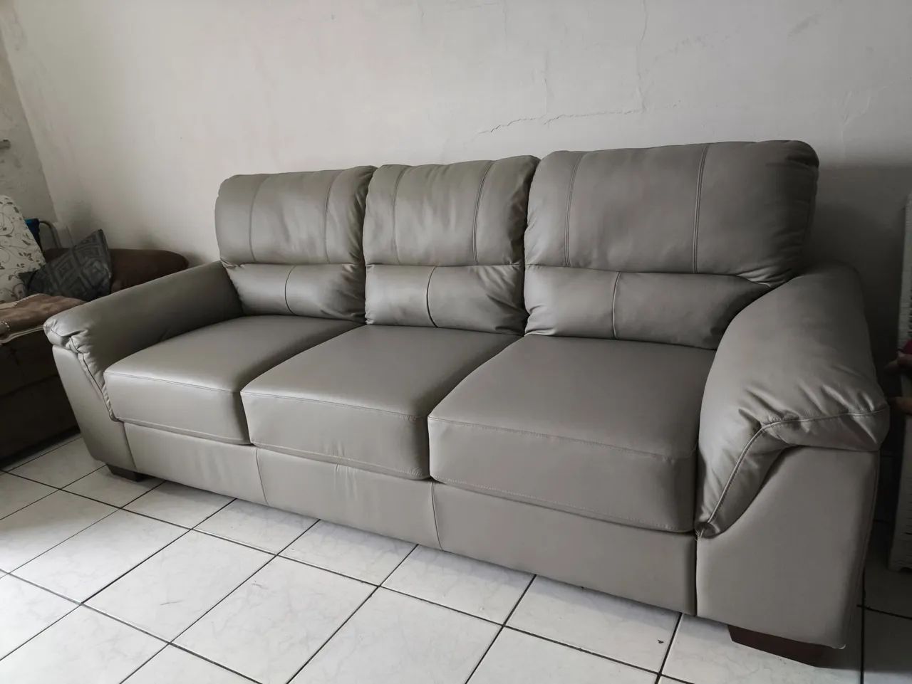 Sofá de couro legítimo 3 lugares cinza NOVO