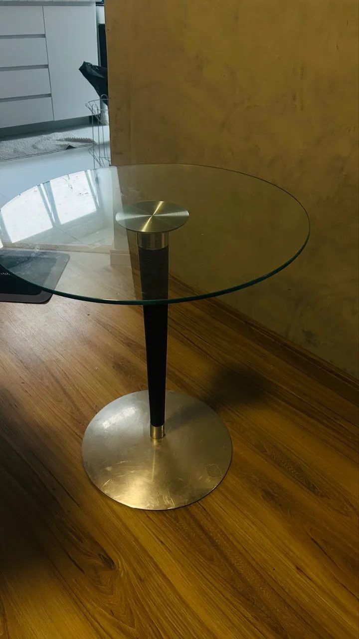 Mesa lateral/redonda de vidro com base em inox - moderna e elegante - Foto 2