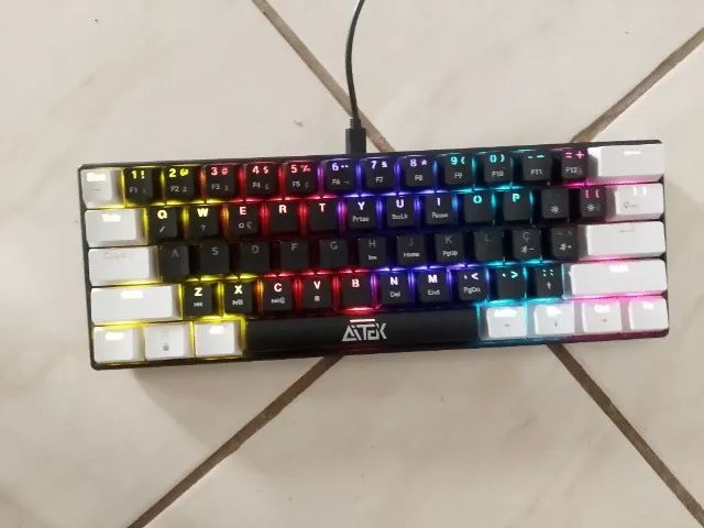 Teclado 60% preto e branco - Foto 3