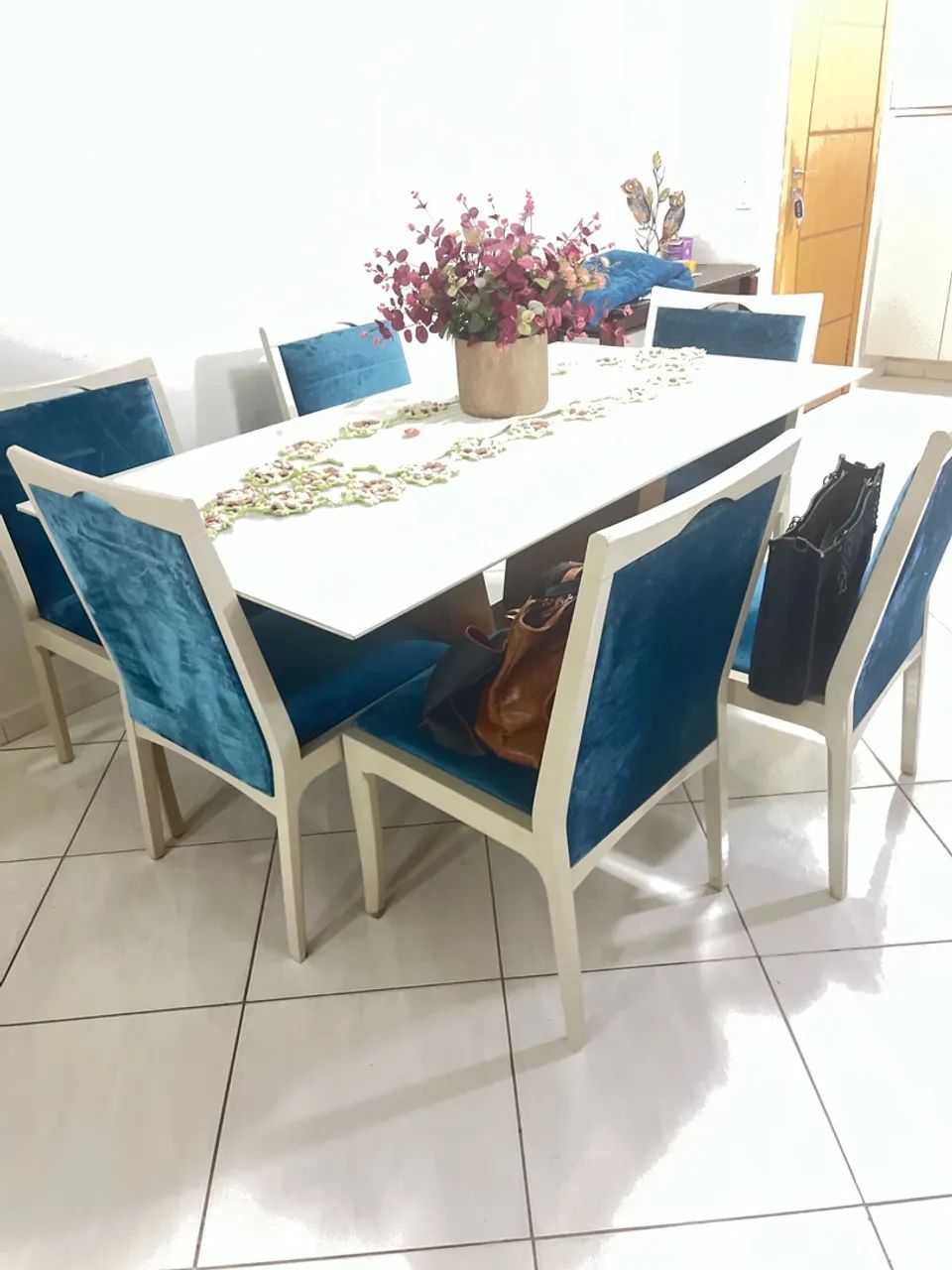 Mesa c/6 cadeiras madeira maciça e tampo de  vidro  - Foto 2