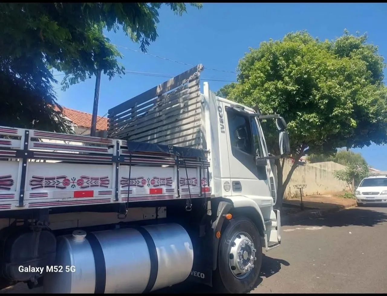 Caminhão Iveco Tector 240E25 - Foto 2