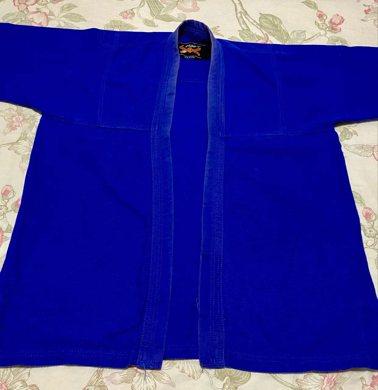 Kimono JIU-JITSU (parte de cima) A2 em ótimo estado 
