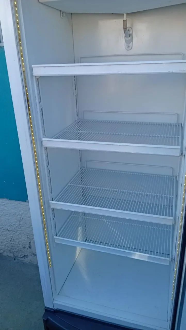 Expositor de bebidas e refrigerantes funcionando entrego sem custos dependendo do local ! - Foto 4