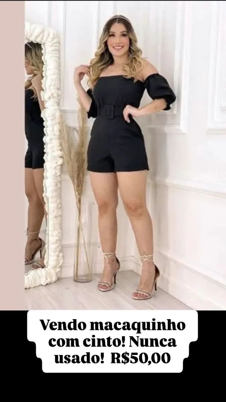 Macaquinho preto com cinto modelo ombro a ombro