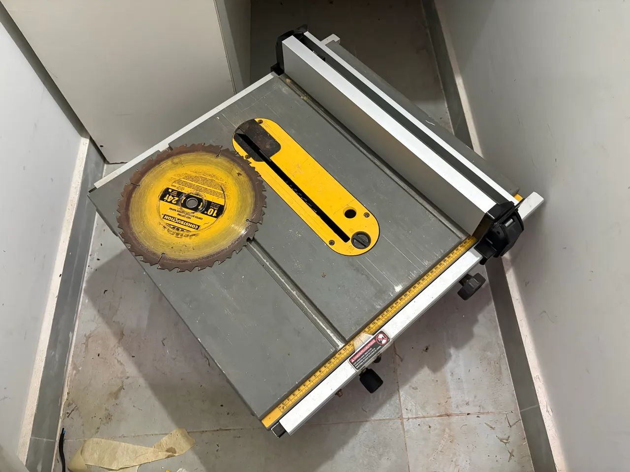 Serra de Bancada Dewalt DW745 B2 - Foto 2