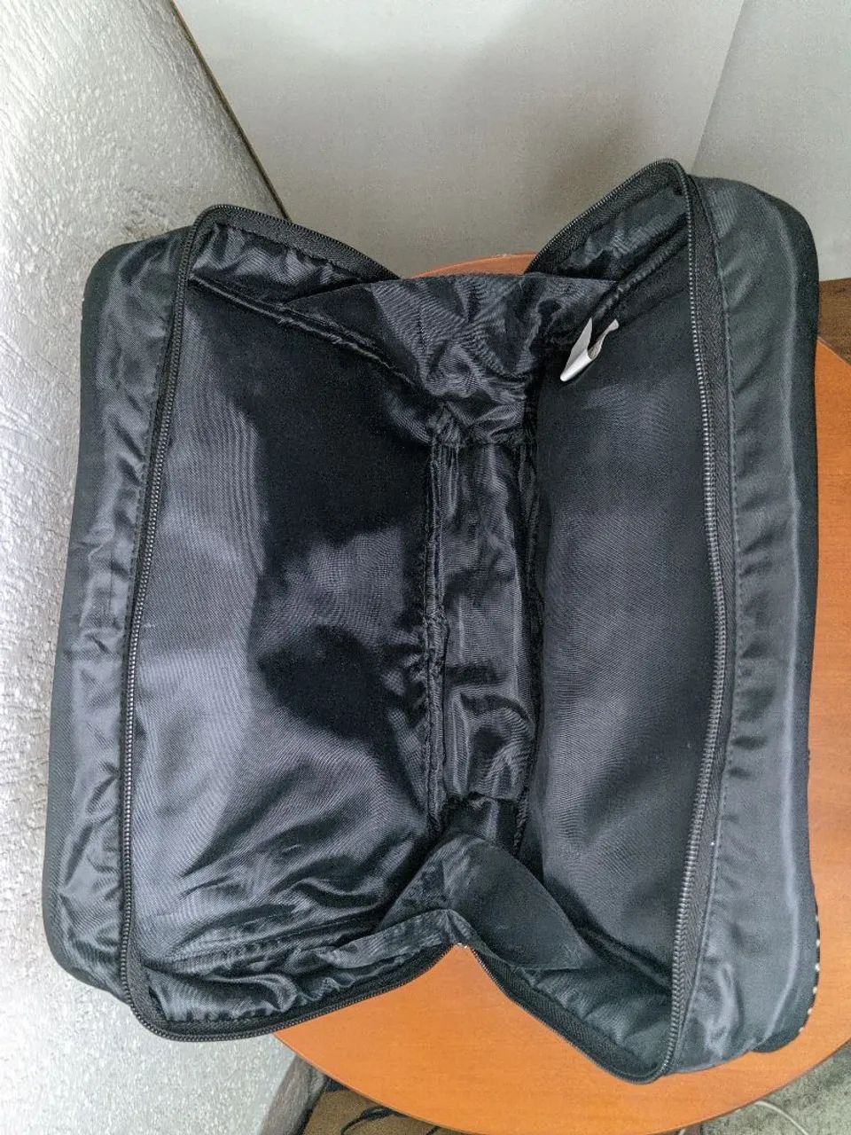 Bolsa Trina & Co Preta com Detalhes em Strass - Foto 4