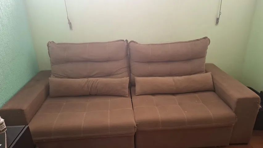 sofa grande - retrátil com almofadas.