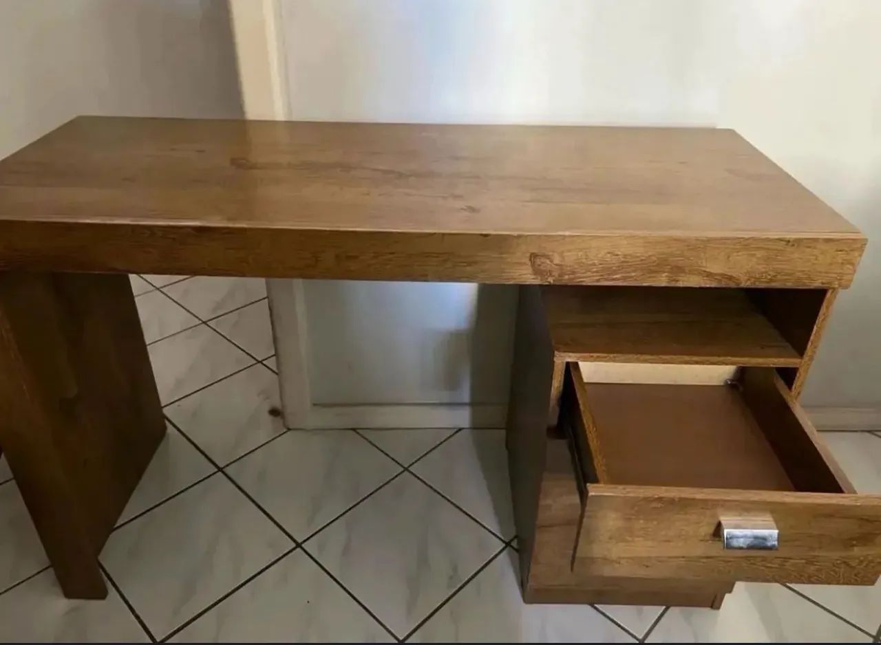 Mesa escritório com gaveta e baú
