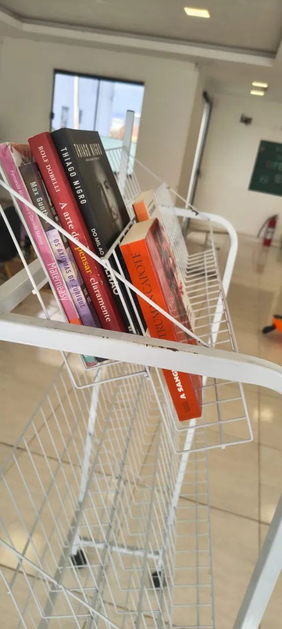 Expositor de Livros de Ferro - Foto 2