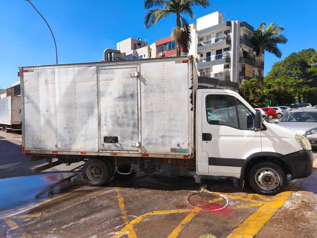 Caminhão Iveco Baú  - Foto 4